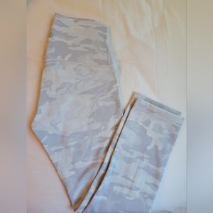 Lululemon Wunder under crop 23"